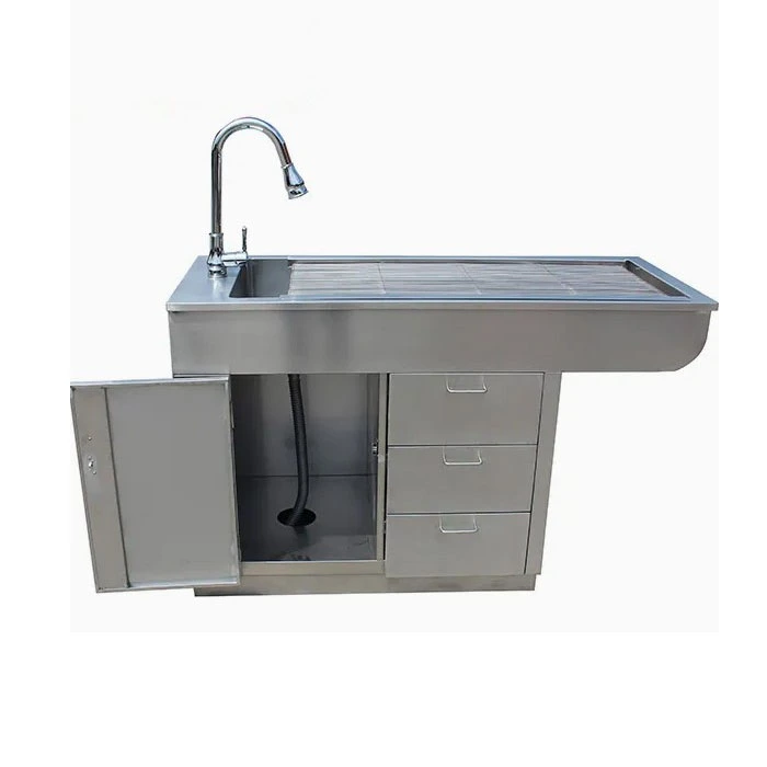 Маса за подстригване на домашни любимци във ветеринарна клиника